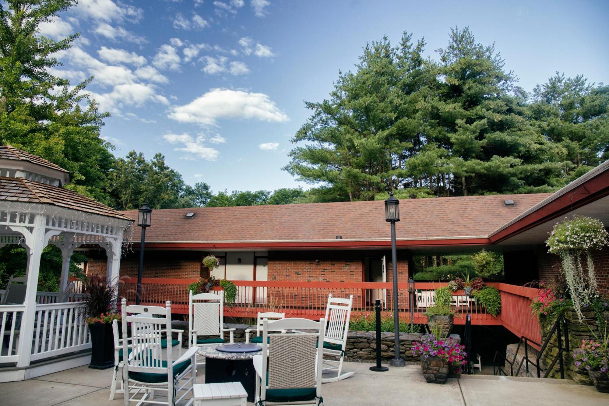 The Inn At Crumpin-Fox Bernardston Extérieur photo