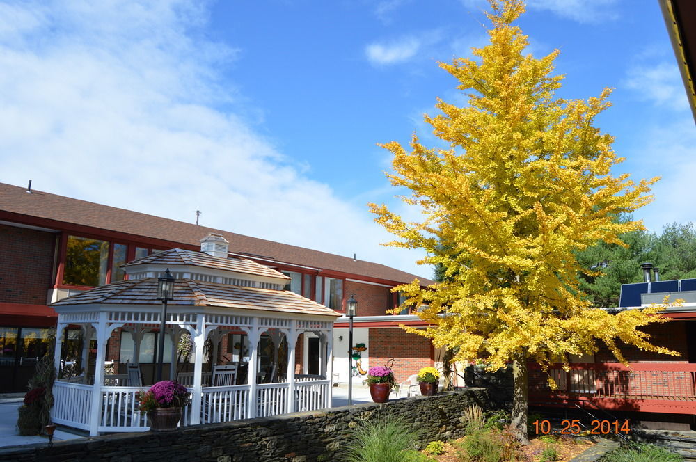 The Inn At Crumpin-Fox Bernardston Extérieur photo
